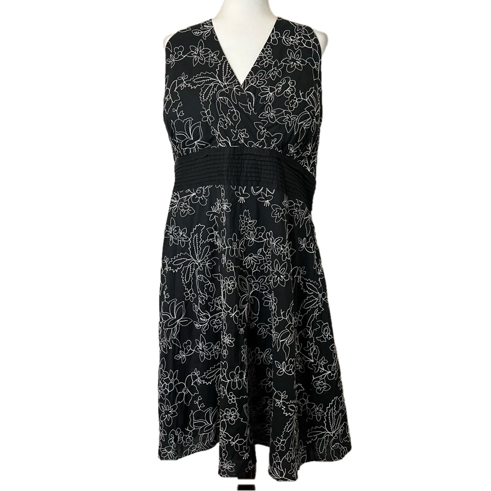 Vintage Y2K Women’s Black & White Halter Embroidered Empire Waist Dress 20W
